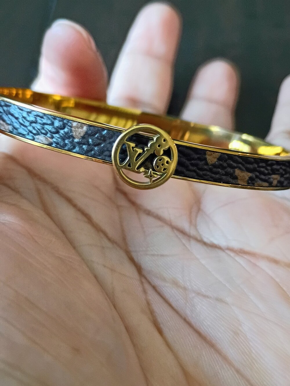 New Gold-Tone Bracelet with Brown Patterned Inlay and Round Logo Charm (Callout)